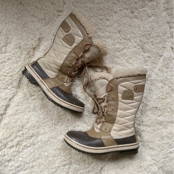 Sorel Shoes - Sorel tofino tan beige Sherpa boots tie winter snow 6